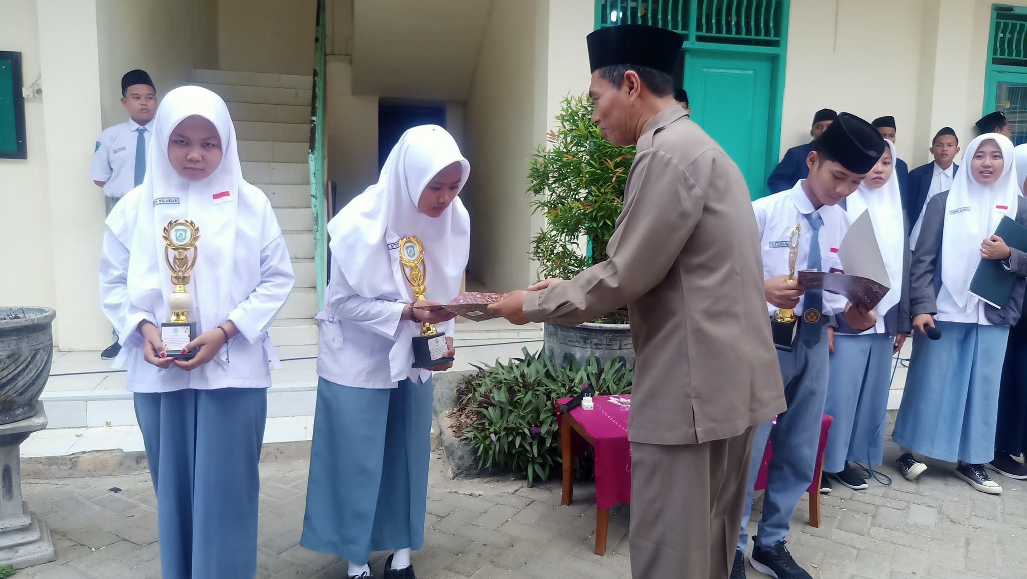 Senin Ceria Dalam Upacara Bendera